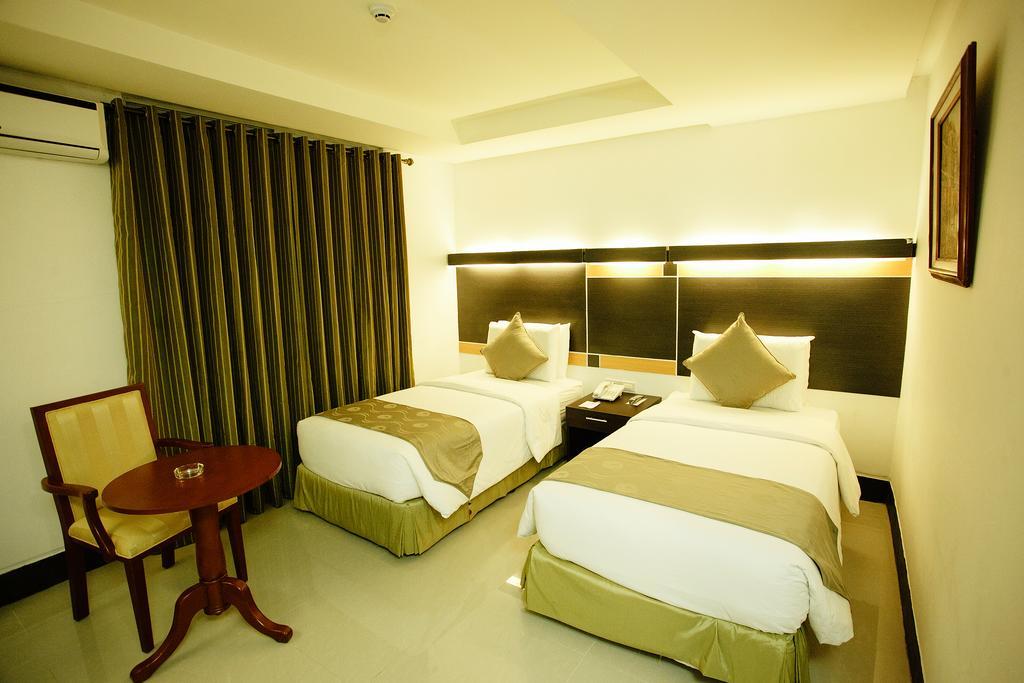 Big 8 Corporate Hotel Tagum Dış mekan fotoğraf